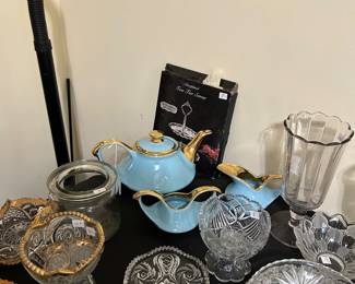 PEARL CHINA TEAPOT WITH CREAM & SUGAR
