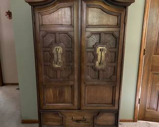 Stanley MCM Armoire