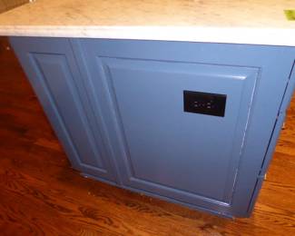 See prices & more info, copy & paste link below:
https://beforeudemo.com/sales-event/hinsdale-house-kitchen-bath-rehab-sale/
