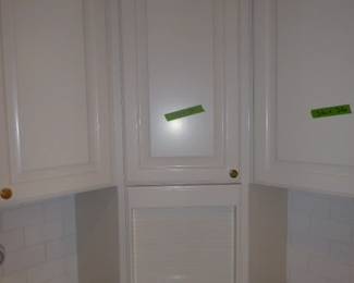 See prices & more info, copy & paste link below:
https://beforeudemo.com/sales-event/hinsdale-house-kitchen-bath-rehab-sale/