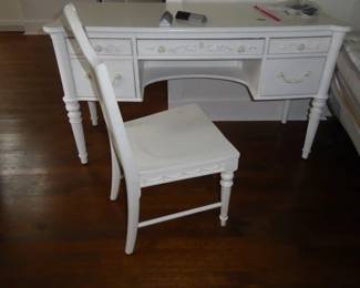 See prices & more info, copy & paste link below:
https://beforeudemo.com/sales-event/hinsdale-house-kitchen-bath-rehab-sale/