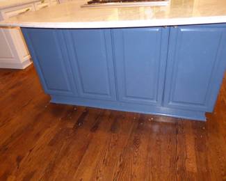 See prices & more info, copy & paste link below:
https://beforeudemo.com/sales-event/hinsdale-house-kitchen-bath-rehab-sale/
