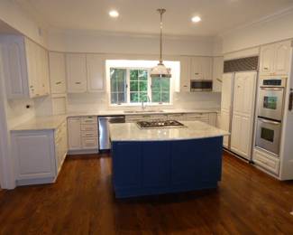See prices & more info, copy & paste link below:
https://beforeudemo.com/sales-event/hinsdale-house-kitchen-bath-rehab-sale/