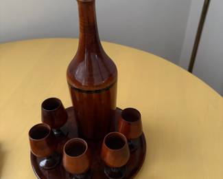 Another view of the wood decanter and glasses