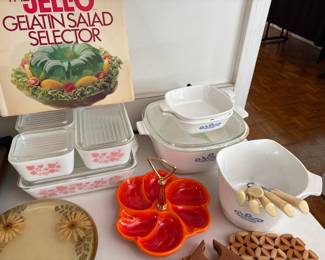 Vintage pyrex and nut tray