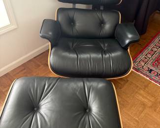 Eames Chair by Herman Miller - lounge chair and ottoman Model 670 and 671 - excellent condition