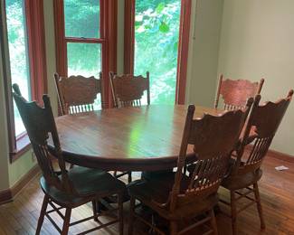 Oak Dining Table + Chairs (73”x48”x30”)
$300