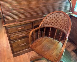 Roll top desk + chair
54x29x50
$350