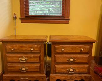 Vintage Nightstands 24x17x25
$80 for both
