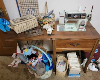 Princess Automatic Zigzag Design Model 4500 Sewing Machine in Cabinet