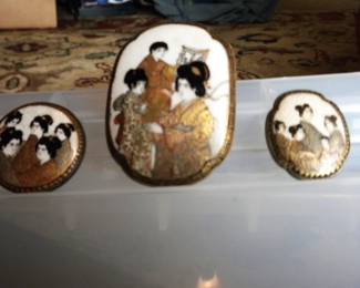 Antique Hand Painted Porcelain Meiji Satsuma Brooch and 2 “buttons"