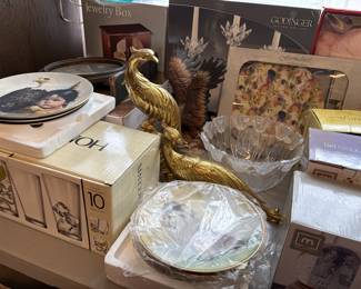 Assorted decorative items