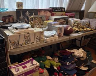 Stuffed animals, ball caps, assorted decorative items
