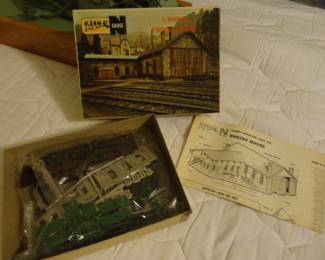 Vintage ATLAS N gauge Engine House Train Model Kit