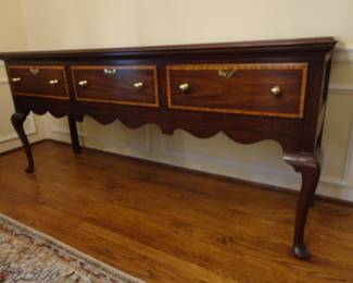 Henkel Harris Jamestown Colony Solid Mahogany sideboard (1970's)
