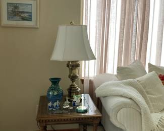 Side table, Brass Table Lamp (2), accessories