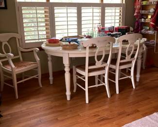 Pottery Barn kitchen table with (2) leaves, (2) armless chairs, (2) arm chairs with rush seats