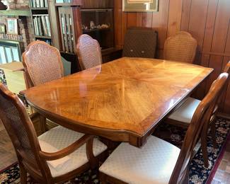 Large Wood Dining Room Table in Perfect Condition
