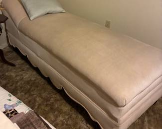 Vtg. Creamy Velvet Chaise