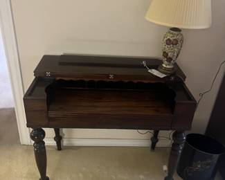 Spinet desk