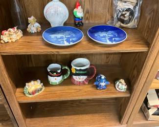 Christmas Figurines & Mugs