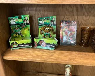 Ben 10 Omniverse Vinyl Toys (Kickin Hawk & Gravattack)