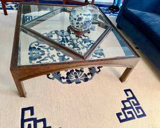 COFFEE TABLE & AREA RUG
