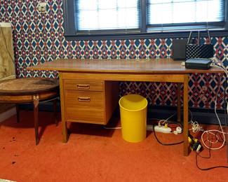 MCM DESK