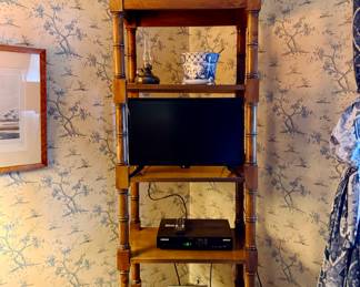 ACCENT PIECES