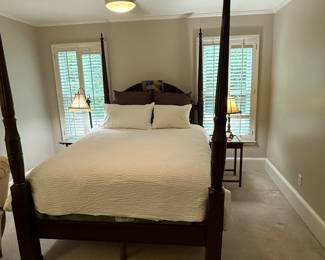 Four poster queen sized bed