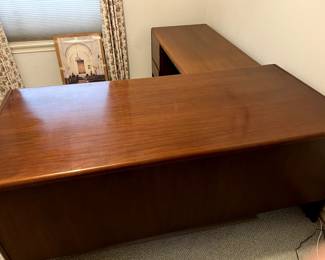 This desk is in fabulous condition!
