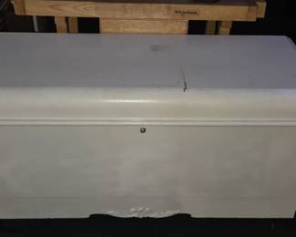 Lane cedar chest