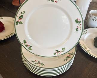 Christopher Radko Holiday Traditions 16 dinner plates