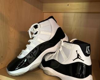 Nike Air Quality Basketball Products Inspired by the Greatest Player of All Time Men’s Size 10.5 Michael Jordan #45


