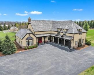 MEQUON CHIC HOBBY FARMHOUSE