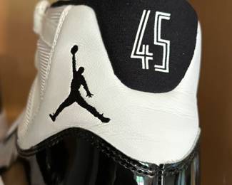 Nike Air Quality Basketball Products Inspired by the Greatest Player of All Time Men’s Size 10.5 Michael Jordan #45


