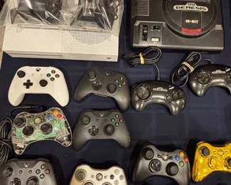 Microsoft Xbox 360 controllers