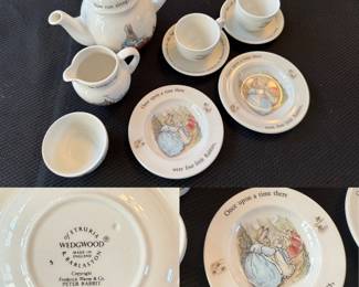 Wedgwood of Etruria & Barlaston Peter Rabbit 10 pcs Child’s Teaset