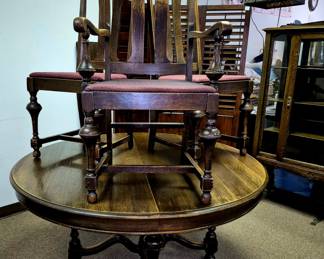 William and Mary style table w/ 5 chairs