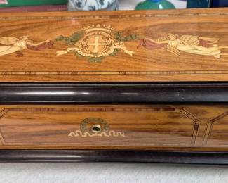 Much, much collectibles. Franklin Mint "La musica D'Italia" Grand Opera Music Box