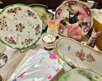 Much china. Plates, dishes, sets