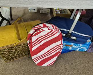 Much Spring!! Picnic baskets and carriers