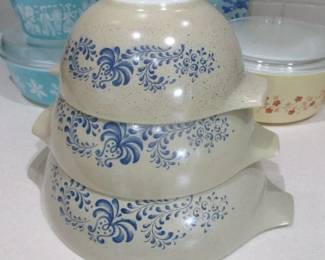 Vintage Pyrex Cinderella Mixing Bowl Set