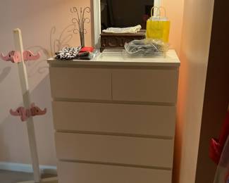 Chest of drawers