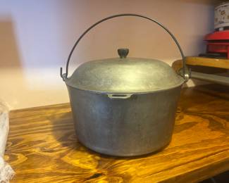 Vintage aluminum stock pot with lid!