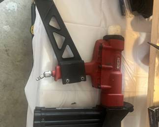 Norge Tool Company
15-1/2 Gauge Floor
Nailer/Stapler