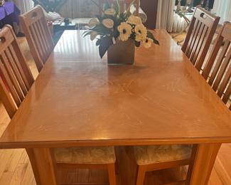 Beautiful dining room table with 6 chairs, and 2 large leaves