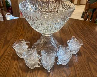 ANCHOR HOCKING Early American Prescut 700/674 Punch Bowl Set with cups