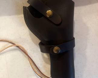 Leather gun holster