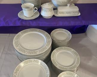 Vintage Taihei Fine China Made in Japan Service of 12 plus additional pieces